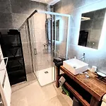 Chez Lucienne, Jacuzzi Et Sauna Apartment