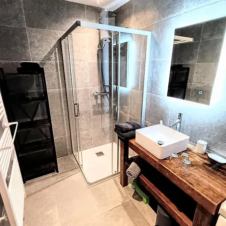 Chez Lucienne, Jacuzzi Et Sauna Apartment