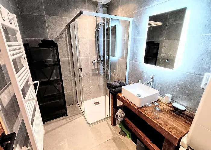 Chez Lucienne, Jacuzzi Et Sauna Apartment