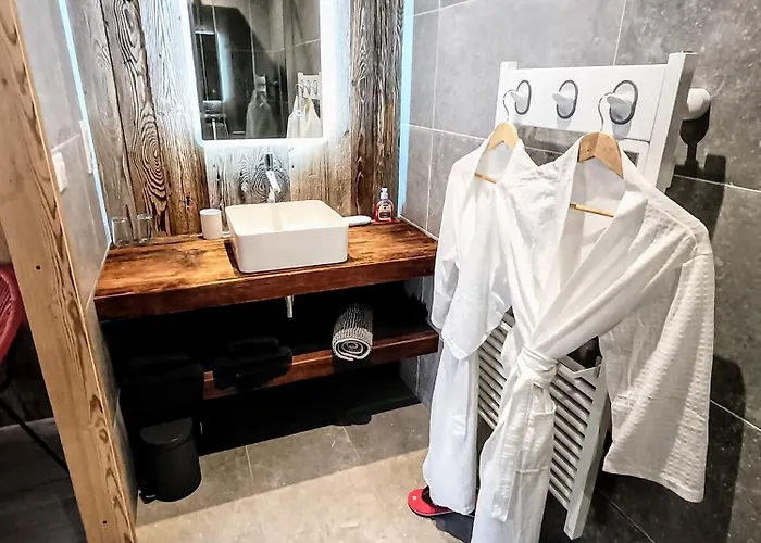 Chez Lucienne, Jacuzzi Et Sauna
